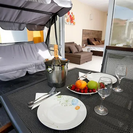 Stayinn Rainbow Beachfront By Asteri فندق