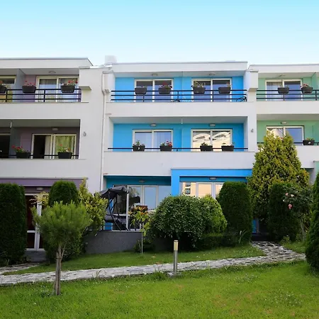 فندق Stayinn Rainbow Beachfront By Asteri *