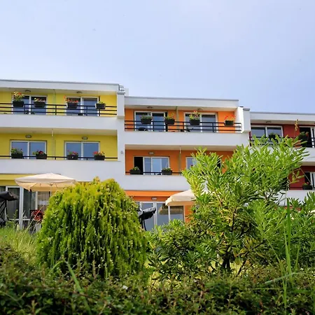 فندق Stayinn Rainbow Beachfront By Asteri *